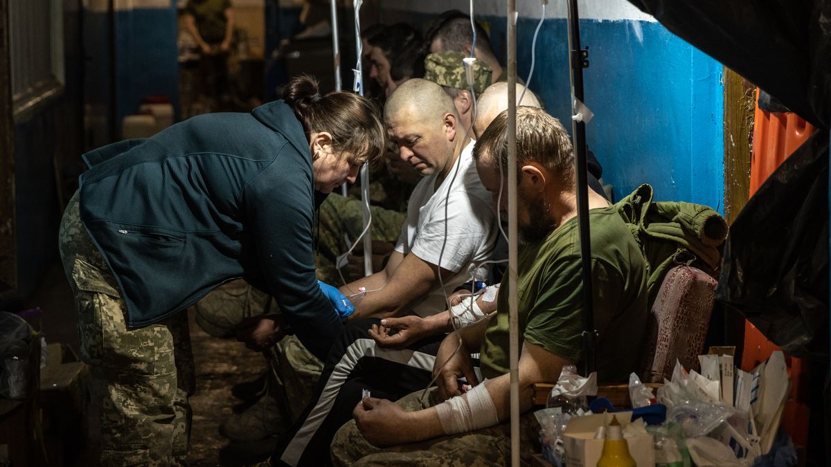 Fotky z polní nemocnice: Jak se pečuje o vojáky na frontové linii